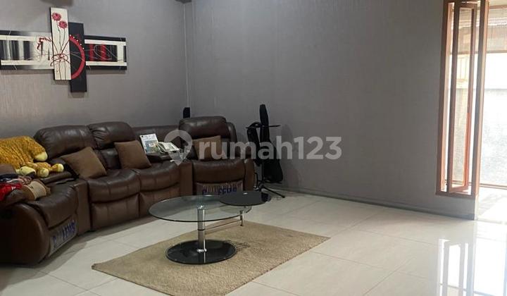 Rumah Lux Singgasana Pradana 2 Lantai Ada Kolam Renang Semi Furnished