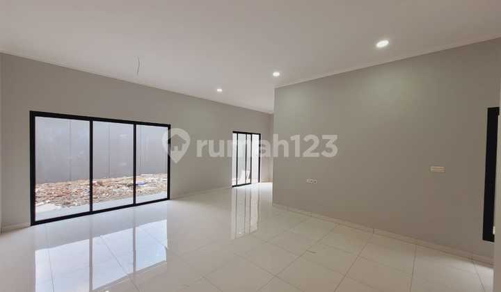 Rumah Baru Kembar 2 Lantai Unfurnished Siap Huni Ada Taman Depan Belakang Rumah Baru Kembar 2 Lantai Unfurnished Siap Huni Ada Taman Depan Belakang