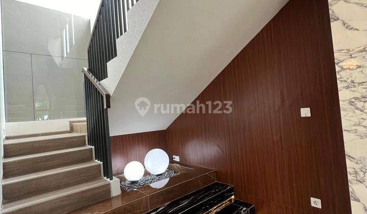 Rumah 2 Lantai Bagus Unfurnished SHM di Summarecon Tangerang, Tangerang 2