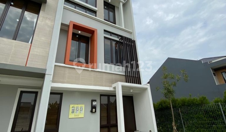 Dijual Rumah Bagus Full Furnish Casa Jardin, Dekat Green Mansion, Daan Mogot, Jakarta Barat Dijual Rumah Bagus Full Furnish Casa Jardin, Dekat Green Mansion, Daan Mogot, Jakarta Barat
