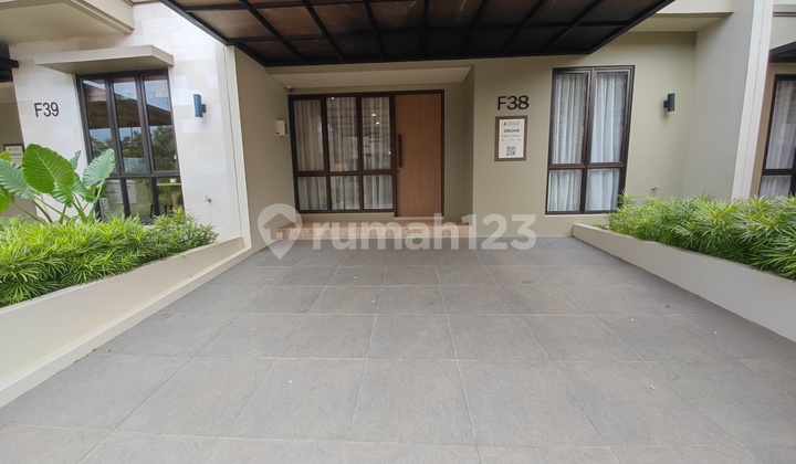 Strategic House in South Jakarta 5 Minutes from Toll Exit 2