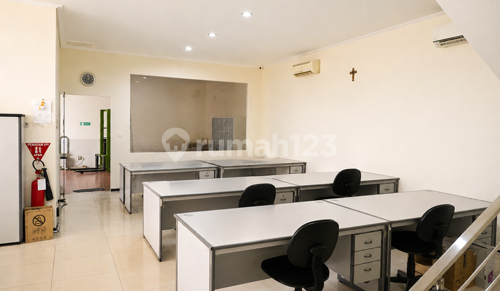 Dijual Kantor Tempat Usaha Surabaya Pusat Bagus Siap Pakai Dijual Kantor Tempat Usaha Surabaya Pusat Bagus Siap Pakai
