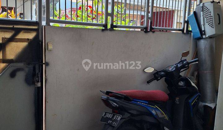 Rumah Mungil Pinggir Jalan di Johar Baru, Jakarta Pusat 2