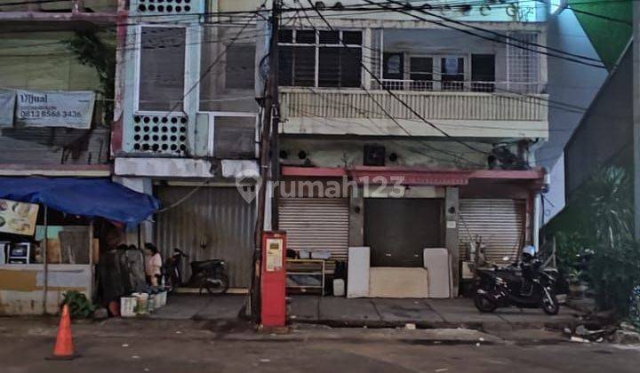 Bangunan Lama Komersil di Jalan Falatehan, Kebayoran Baru 2