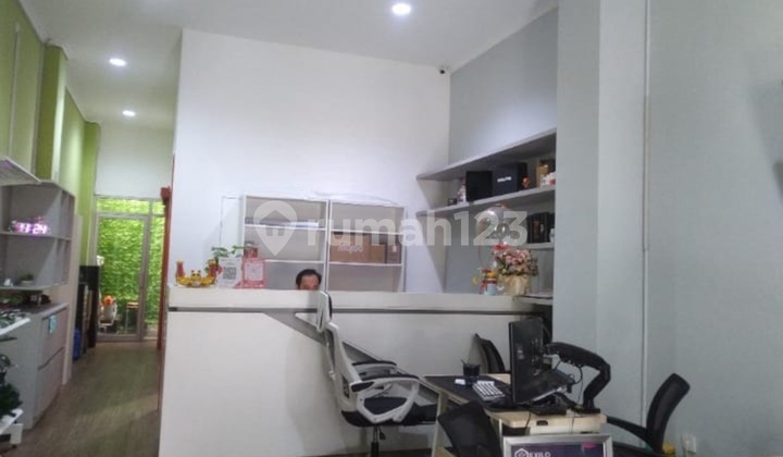 For Sale: 3.5-Story Shophouse in Pademangan Raya - East Pademangan For Sale: 3.5-Story Shophouse in Pademangan Raya - East Pademangan