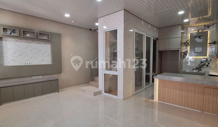 Cool House in East Sunter Mas - Sunter Jaya