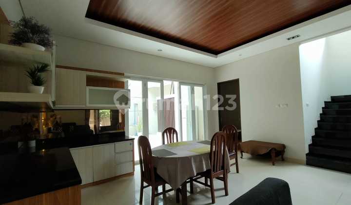 Rumah 2 Lantai Bagus Unfurnished SHM di Riviera , Bandung Rumah 2 Lantai Bagus Unfurnished SHM di Riviera , Bandung