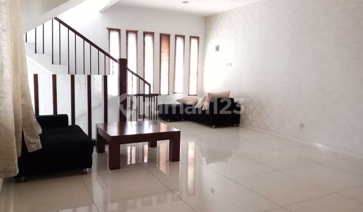 Rumah 3 Lantai Baru Furnished di Setrasari, Bandung 5