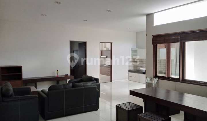 Rumah 3 Lantai Baru Furnished di Setrasari, Bandung 13