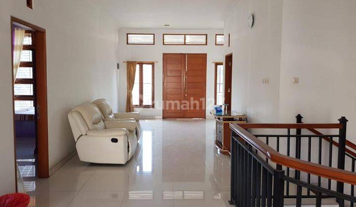 Rumah 2 Lantai Bagus Furnished SHM di Batununggal , Bandung 1