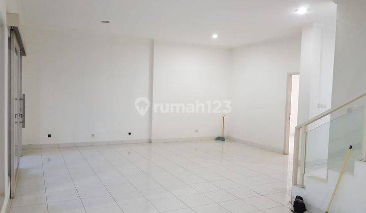 Rumah 2 Lantai Bagus Semi Furnished SHM di Setra Duta , Bandung 2