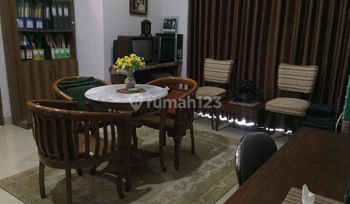 Rumah 3 Lantai Bagus Unfurnished HGB di Setiabudi Terrace, Bandung 2