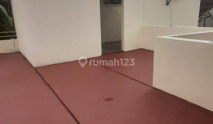 Rumah Bagus Semi Furnished di Kopo Permai Mainroad , Bandung 2