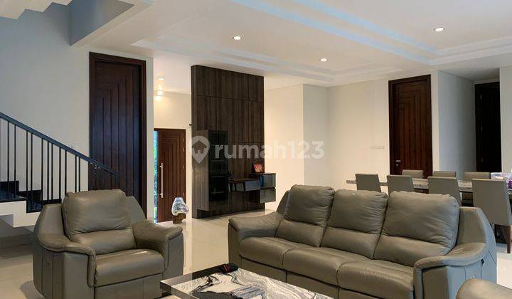 Jual Rumah Elegan Setraduta 1