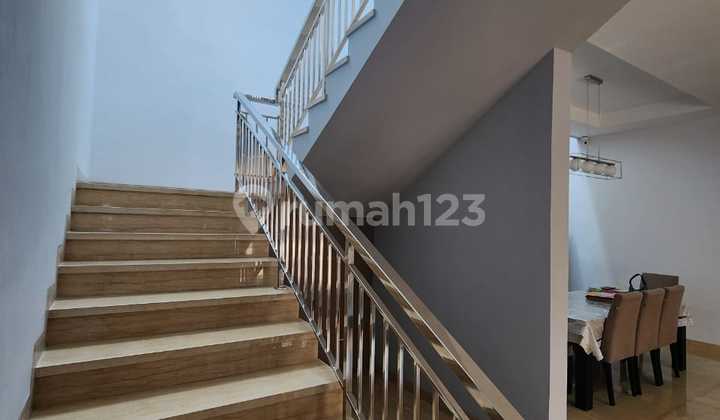 Jual Rumah Lux Setrasari 2