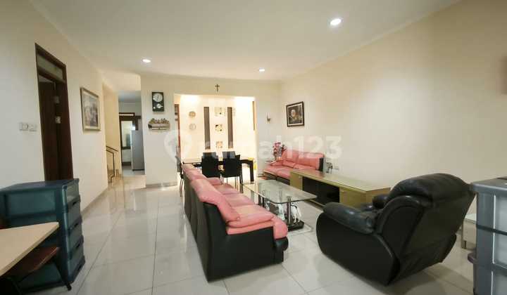 Rumah Bagus Istana Sudirman Regency, Sayap Pasteur 1