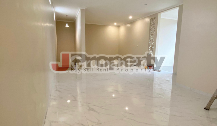 Rumah Renovasi Singgasana Pradana