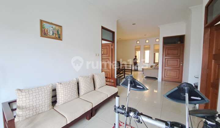 Rumah Bagus Semi Furnish Taman Holis Indah
