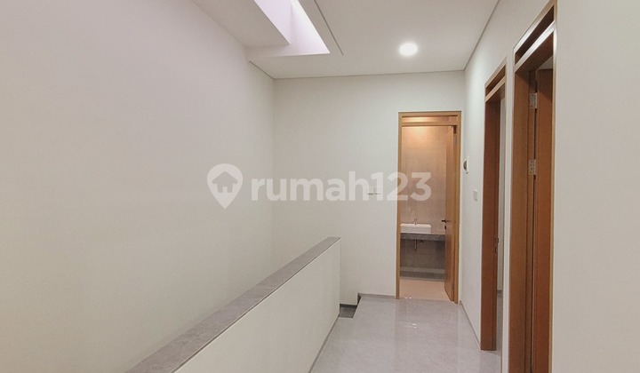Rumah 2 Lantai Setraduta Bangunan Baru Minimalis  2