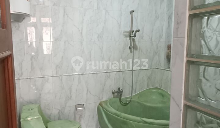 Rumah Cantik 3 Lantai Setraduta  2