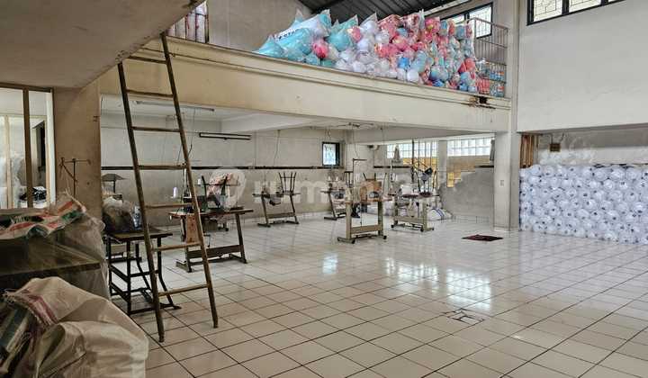 Rukan & Warehouse semi furnished, Central Bandung City, accessible from Panjunan. Rukan & Warehouse semi furnished, Central Bandung City, accessible from Panjunan.