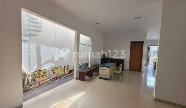 Rumah 2 Lantai Mekar Wangi, Bangunan Baru Minimalis