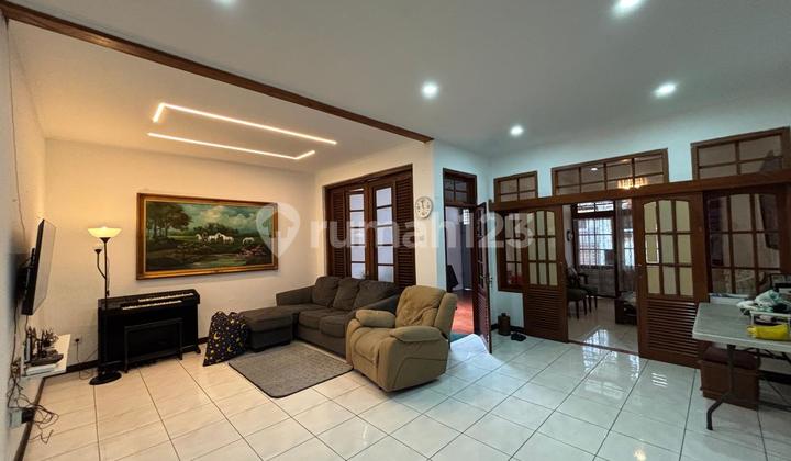 Rumah Tengah Kota Kembar