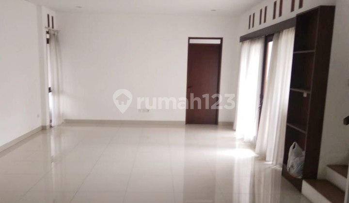 Rumah Hook 2 Lantai Dekat Area Perkantoran dan Kampus 2