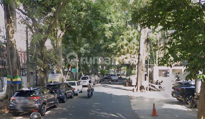 Prime Location Well-Maintained Old House, Suitable for Office and Business Place 2