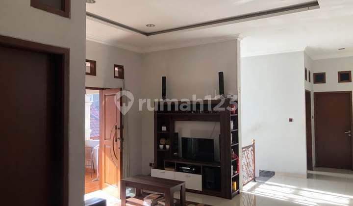 Rumah Hook 2 Lantai Siap Huni di Turangga Dekat Tol Buah Batu 2