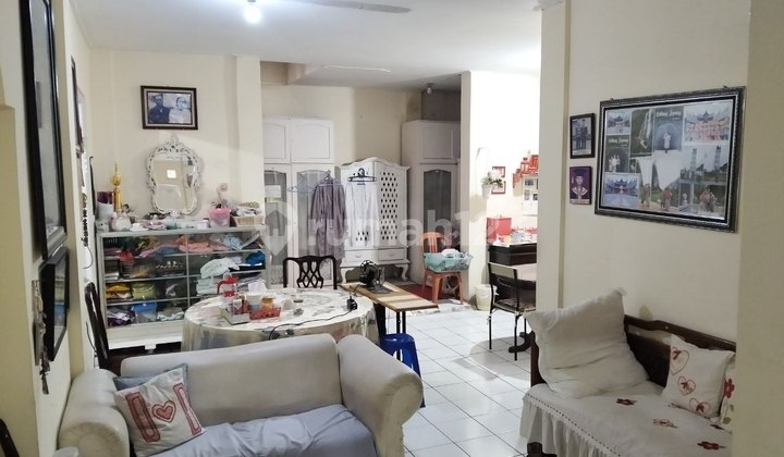 Well-Maintained Old House in Turangga, Affordable Price 2