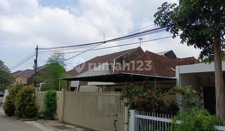 Quick Sale Well-Maintained Ready-to-Live House in Cihapit Sayap Riau 2