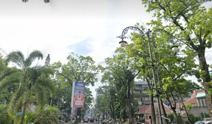 Strategic House Suitable for Restaurant, Hotel, Office Near Djuanda Dago 2