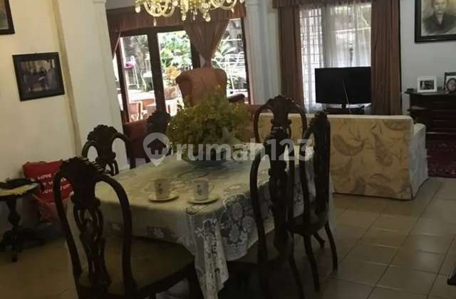 Rumah Klasik Terawat di Dago Lingkungan Asri dan Sejuk Rumah Klasik Terawat di Dago Lingkungan Asri dan Sejuk