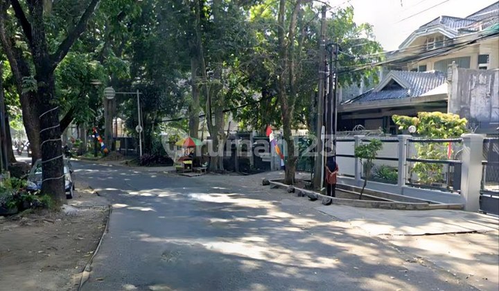 Jual Cepat Rumah Lama Terawat, Cocok untuk Kantor dan Tempat Usaha