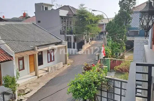 Rumah Lama Terawat Siap Huni di Cigadung 1