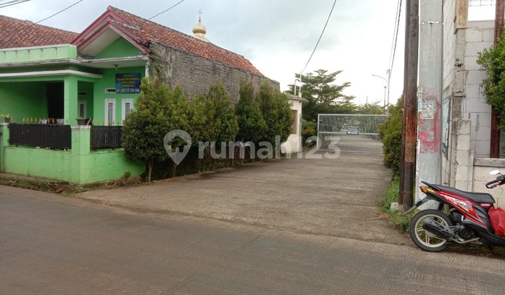 Rumah Bagus Siap Huni Di Dekat Stadion GBLA 12