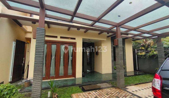 Rumah mewah 3,5 lantai di Ciumbuleuit Bandung 2