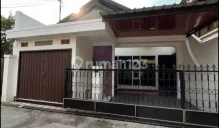 For Sale: House and Shop Business in Padasuka, Renovated, Near Saung Angklung Udjo