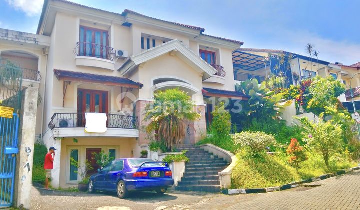 Rumah Mewah, Murah ! Harga Mendekati NJOP, Full Furniture di Tubagus Ismail, Sayap Dago