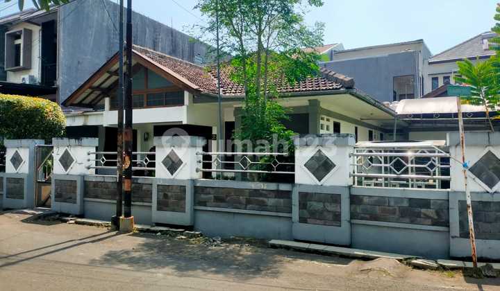 Disewakan Rumah Terawat, Halaman Luas, Strategis di Sayap Turangga, Buahbatu Dkt Griya, Gacoan, Kliningan