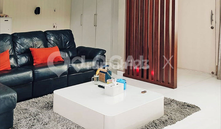 Rumah Pluit Karang Sari, Muara Karang, Jakarta Utara