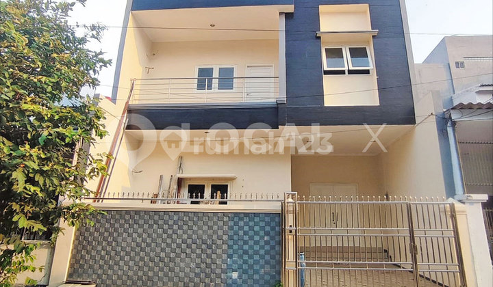 Muara Karang House, North Jakarta