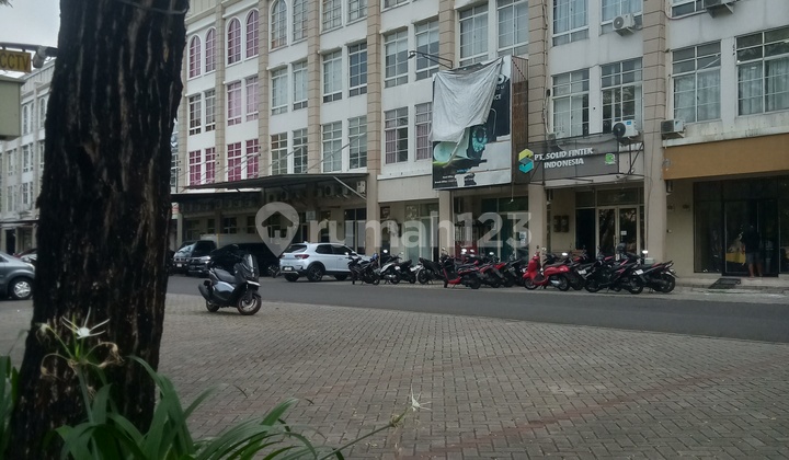 Shop House for Sale at Green Lake