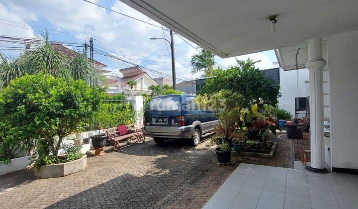 Rumah lama terawat di dekat Stasiun LRT Velodrome Jaktim