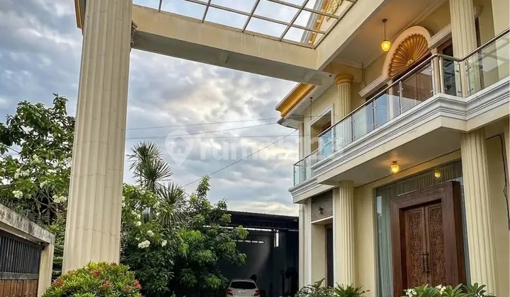 Sultan's Luxury House in Tlogomulyo Near Superindo 2