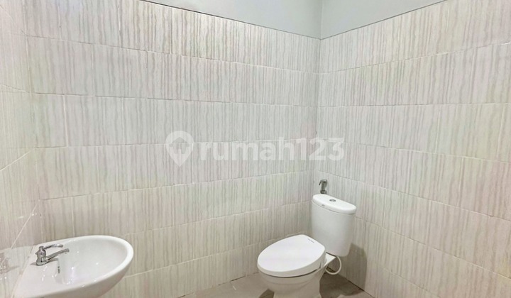 DIJUAL CEPAT RUMAH BARU INCLUDE FURNITURE SIAP HUNI DAN STRATEGIS DI BOJONGSARI - DEPOK  2
