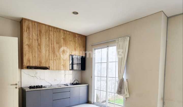 FOR RENT: SEMI-FURNISHED LUXURY HOUSE IN A SUPER STRATEGIC LOCATION AT DE PARK - BSD