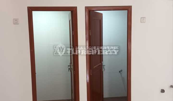 FOR SALE ATTACHED SHOPHOUSE WITH ACTIVE TENANT, READY TO BE A PROFIT SOURCE!! BUSY, COMFORTABLE, STRATEGIC LOCATION IN EAST PAMULANG