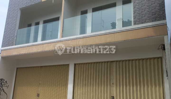 FOR SALE ATTACHED SHOPHOUSE WITH ACTIVE TENANT, READY TO BE A PROFIT SOURCE!! BUSY, COMFORTABLE, STRATEGIC LOCATION IN EAST PAMULANG